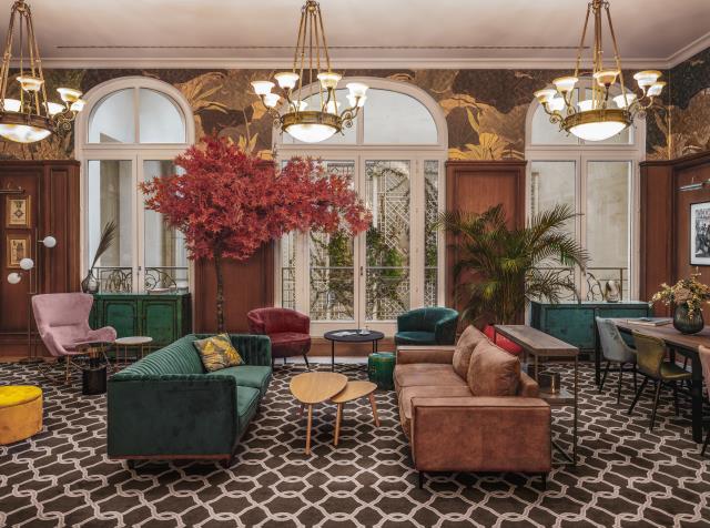 Le lobby du M Social Paris Opéra, rénové sur le thème des Années folles.