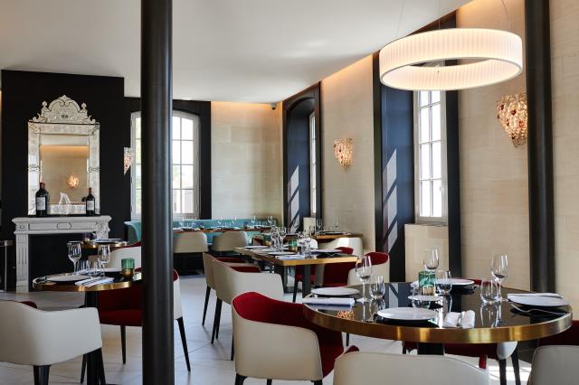 La salle de 30 couverts, au rez-de-chaussée. A l'étage, une autre salle de 50 couverts, ainsi qu'un salon privatif pour 10 personnes.