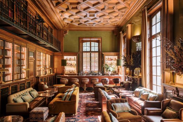 Le bar-bibliothèque du Saint James rénové, rafraîchi, mais pas dénaturé.