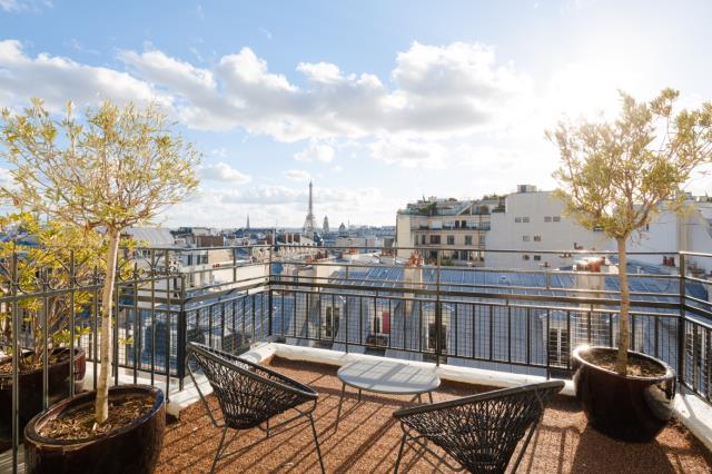 Quelques chambres du Sonder Atala disposent d'un balcon avec vue sur Paris.