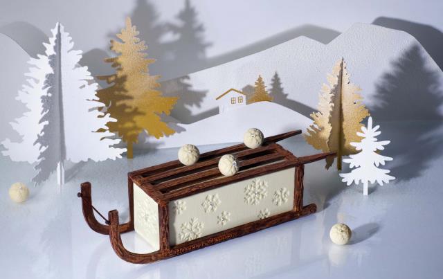La Luge de Noël, la bûche de l'Hôtel de Crillon, réalisée par Matthieu Carlin, est inspirée de ses souvenirs d'enfance.
