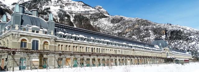 Le bâtiment principal de la gare de Canfranc abritera en 2022 un hôtel 5 étoiles