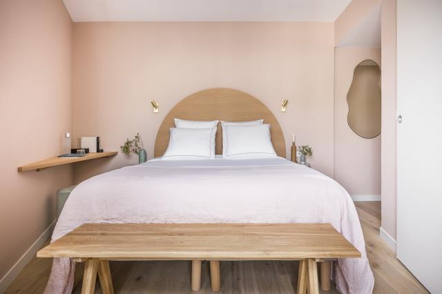 La designer Gesa Hansen a optimisé l'espace particulièrement réduit des chambres.