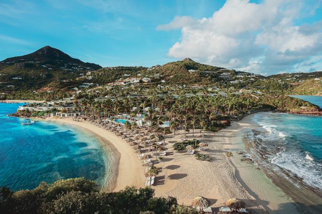 Situé dans une réserve naturelle, Rosewood Le Guanahani St. Barth compte 66 chambres toutes face à la mer.