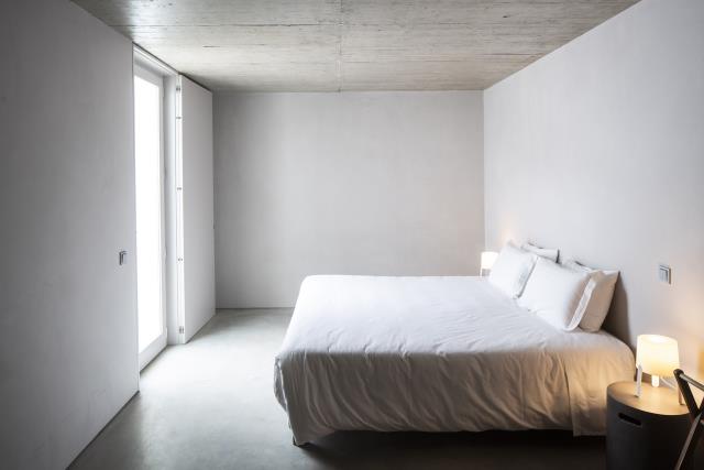 L'hôtel Casa Na Terra propose des chambres aux lignes épurées à partir de 300 euros