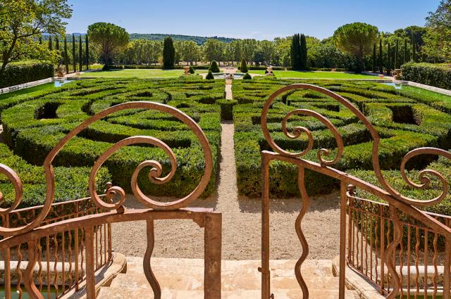 Le verdoyant domaine du Chāteau de la Gaude, ouvert il y a 2 ans en bordure d'Aix-en-Provence