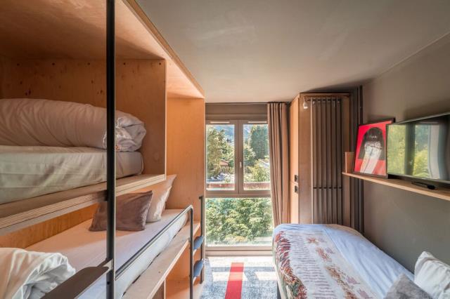 Un dortoir pour 4, réservé aux filles, à La Folie douce à Chamonix.