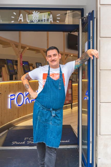 'Aloha' à l'entrée des restaurants Pokawa, en clin d'oeil à Hawaï où le poké est l'un des plats principaux de la cuisine traditionnelle.