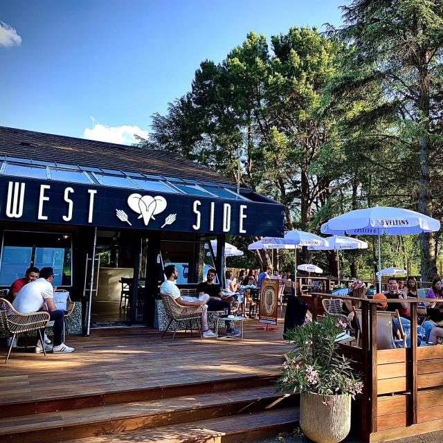Un vaste jardin, du show en salle, une cuisine multiculturelle, des cocktails… West Side Garden et La Pampa ont vite fidélisé leur clientèle.