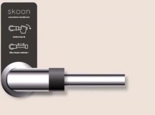 Skoon Smart Handle, un seul passage de la bague et la poignée est désinfectée.