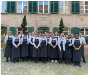 Les élèves intègre la brigade du restaurant Il Cortile pour servir le menu au déjeuner