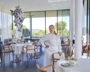 Hélène Darroze, dans le restaurant gastronomique de la Villa La Coste.