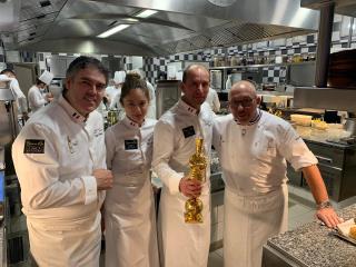 Naïs Pirollet, la candidate française au Bocuse d'Or, entourées par Serge Viera, Davy Tissot et...