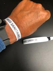 Le bracelet proposé par l'Umih 33, support visible du pass sanitaire pour les clients réguliers