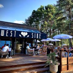Un vaste jardin, du show en salle, une cuisine multiculturelle, des cocktails… West Side Garden et...
