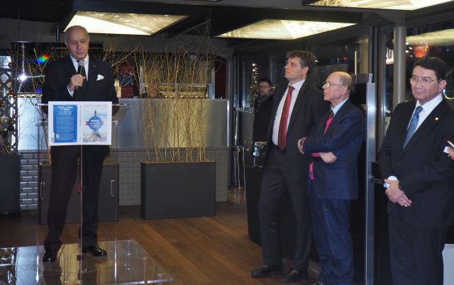 De g à d : Laurent Fabius, Michel Durrieu, Jacques Maillot, fondateur du groupe Nouvelles Frontières et Taleb Rifai, secrétaire général de l'Organisation Mondiale du Tourisme lors du lancement du livre, mercredi 11 janvier.