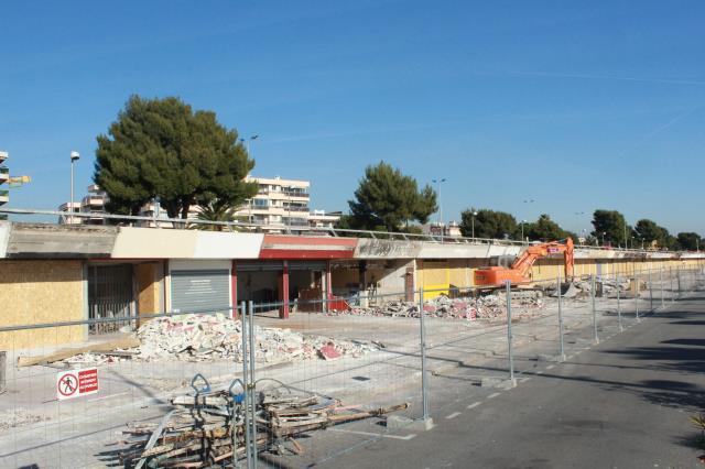 Les travaux en cours incluent la destruction des terrasses et extensions