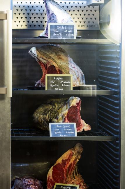 La cave à viande présente des pièces du monde entier