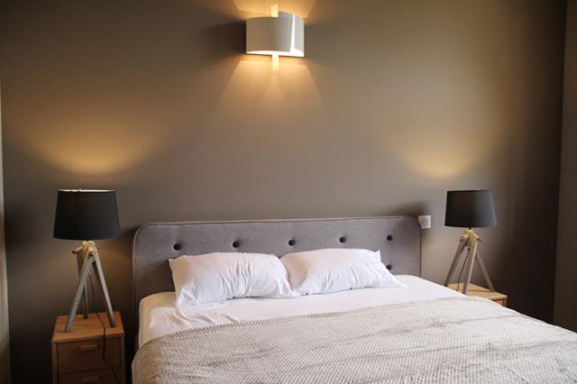 L'hôtel compte cinq chambres pour une capacité totale de 18 places.