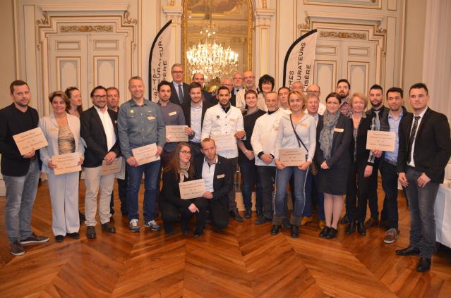 Photo souvenir pour les douze nouveaux Maîtres Restaurateurs de l'Isère et les seot «renouvelés»