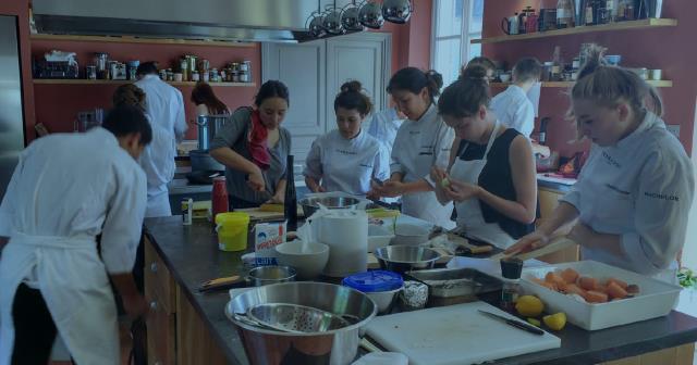 Promouvoir le rapprochement entre la gastronomie, la création artistique contemporaine et le monde du végétal