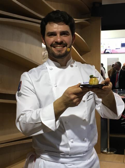 Le chef étoilé Anthony Bonnet présente son Oeuf de Linguine Garofalo truffé, veau, champignons et foie gras. À retrouver au Hall 3, allée C, stand 26.