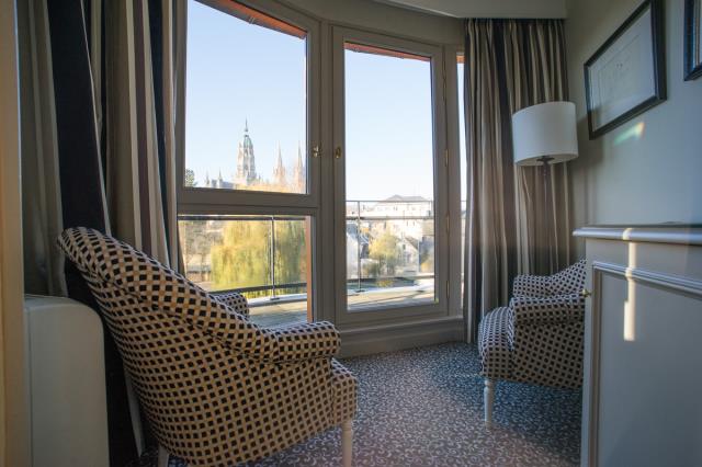 Chambre avec vue sur la cathédrale de Bayeux