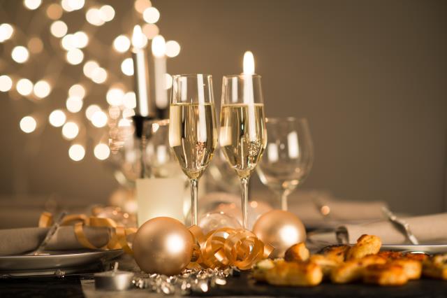 Quelle que soit la formule retenue, vous pouvez tout à fait panacher champagne, crémant et vins du monde.