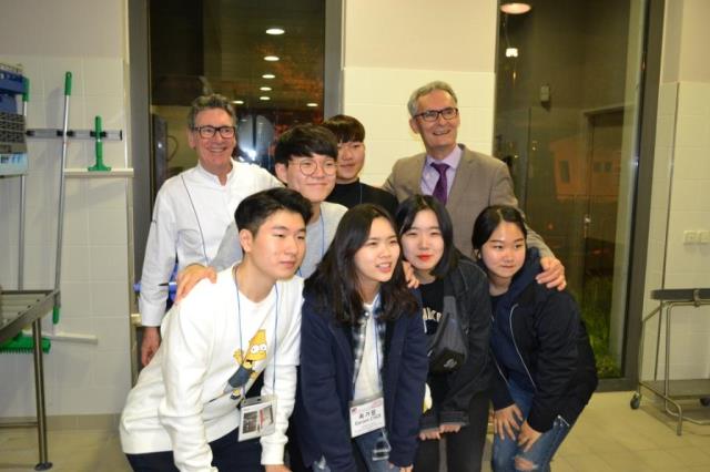 Les six jeunes Coréens aux lycée Emile du Châtelet