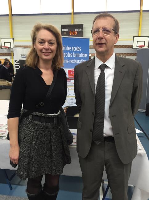 Sandrine Waquet, professeur d'économie et organisatrice de la journée, et Jean-Jacques Eletufe, directeur du lycée Saint-Martin.