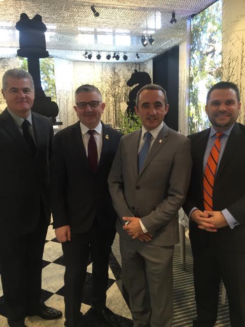 denis Courtiade, directeur du restaurant Alain Ducasse au Plaza Athénée, Arnaud Fatome sommelier à l'hôtel La réserve, Stéphane Trapier directeur de salle chargé d'exploitation de la Tour d'Argent et Laurent Desvard responsable des programmes supérieurs à