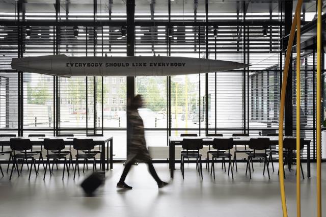 Le hall d'accueil du Student Hotel d'Amsterdam City.