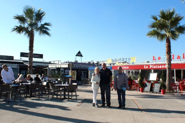 Les restaurateurs du môle Ouest, encore en activité, au centre, Hélen Dardoize