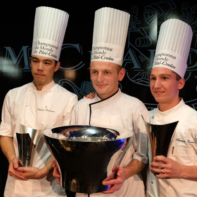 Les lauréats du Championnat du Monde de Pāté Croūte 2016 : le vainqueur Jérémy Delore entouré de Chikara Yoshitomi (2ème) et Aymeric Buiron (3ème).