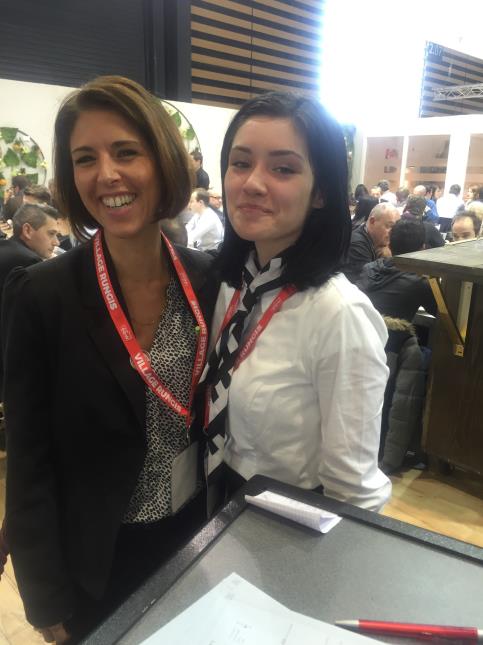 Nathalie Drayton, professeur de restaurant, devant le restaurant éphémère du MIN Rungis au Sirha.