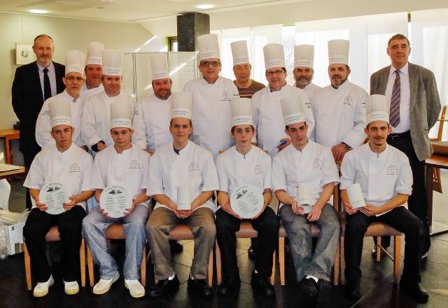 Les participants du concours accompagnés des membres des Toques Blanches du Limousin
