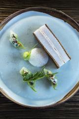 Filet de féra  du lac Léman, pané d'une fine feuille de pain croustillante, puntarelle, beurre...