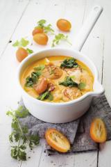 Cassolette de saint-jacques, bouillon de carottes, gingembre, coriandre.