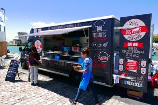 Le camion 'Des Tours Gourmands', ici lors d'un événement à la Rochelle. Il semble que les...