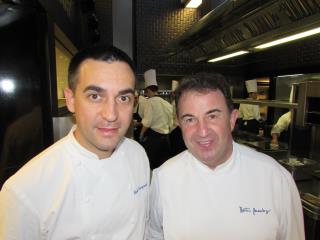 Paolo Casagrande et Martin Berasategui dans les cuisines du Lasarte, nouveau restaurant « trois...