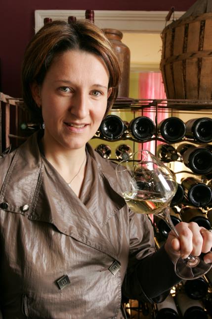 Pour le restaurant qu'elle dirige avec son mari, à Angers, Mathilde Favre d'Anne a concocté une carte des vins riche de quelque 450 références.