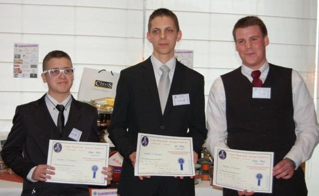 De gche à dte : 3e - Yannick Garnesson du CFA Interpro de l'Aube à Pont Sainte Marie (10), le lauréat Gauthier Baty du lycée Edouard Herriot à Sainte Savine (10) et 2e - Armand Jesus du lycée Gustave Eiffel à Reims (51).