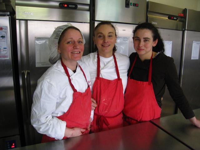 De gauche à droite : Birke Moeller, Rachel Moeller et Maria Methodieva