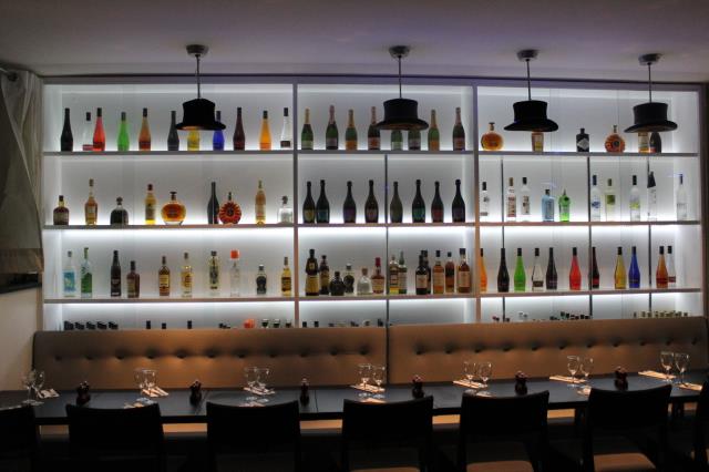 Avec 120 places assises, dont une partie privatisable, le Vaux Hall Lounge devrait bientôt proposer également un éventail de cocktail digne de la décoration de l'établissement.