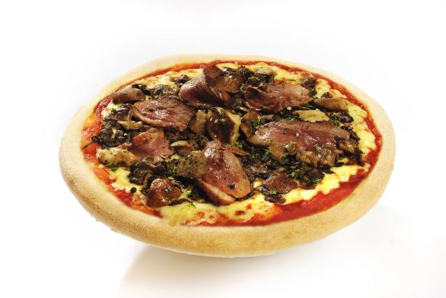 Pizza Magret-cèpes taille moyenne à 7,95 € en emporter sur l'ensemble du réseau.