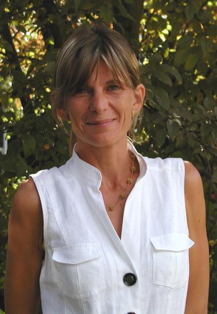 Françoise Savart se sert de son expérience de quinze années passées dans l’hôtellerie et du contenu de la presse professionnelle pour intéresser ses élèves.