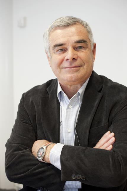 Pour André Barréteau, le management consiste à mettre en oeuvre une interaction positive entre les individus'.