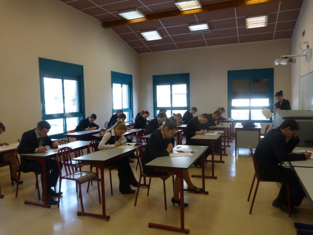 Studieux, les candidats devaient plancher durant 1 heure sur l'épreuve écrite.