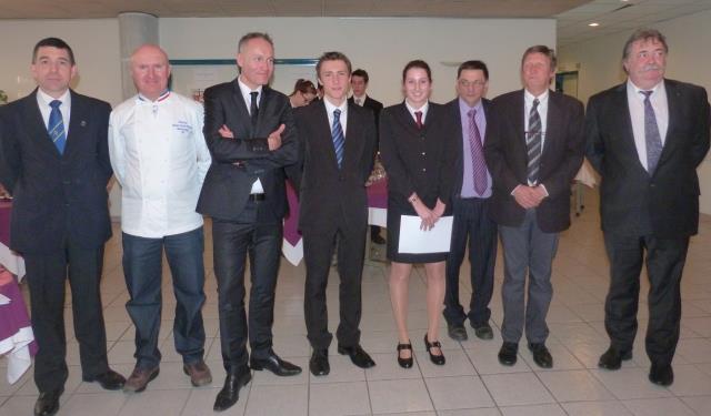 De gche à dte : Franck Languille, président de la CBG, Pierre Gay, MOF Fromager 2011, Maurice Marnas, référent régional Rhône-Alpes de la CGB, le vainqueur Maxime Cherbut du lycée hôtelier Les Petites Bruyères à Saint Chamond, 2e Magalie Chevret du Cfa du