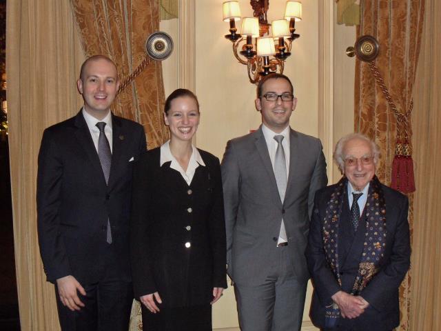 De gauche à droite : François Lenne, nouveau président, Céline Bodo, Meilleur Réceptionniste Paris, Gautier Py, président de 2007 à 2011, et Marcel Elbaz, président d'honneur.